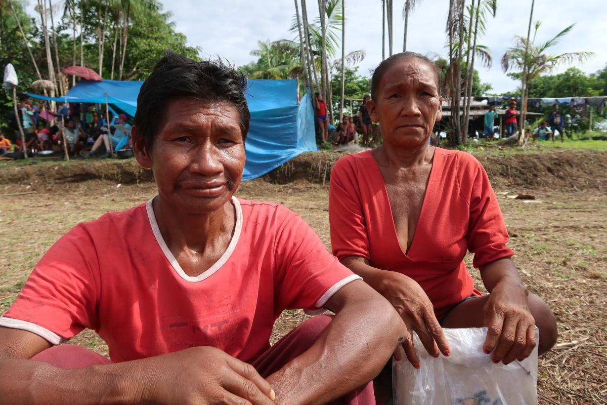 Januário Araújo Costa, do povo Hupda, e Maria Conceição Fernandes, Yuhupdëh, saíram da comunidade em 14 de janeiro e tentam resolver pendências de documentos