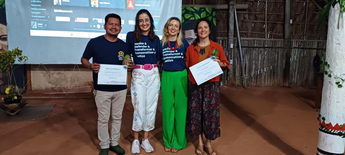 Representantes do ISA e da Foirn recebem a homenagem da Defensoria Pública em São Gabriel da Cachoeira