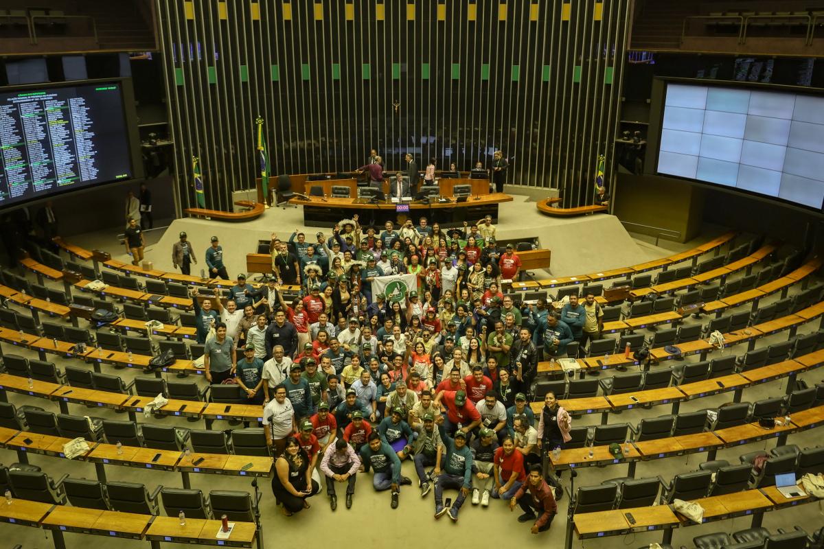 Entre o Dia da Amazônia e o Dia do Cerrado, a Semana da Sociobiodiversidade marcou a retomada da incidência para a construção de políticas públicas adequadas para os povos da floresta.   O evento reuniu mais de 230 comunitários para dialogar sobre três cadeias produtivas: borracha, castanha e pirarucu. Ao longo de seis dias, entre 31 de agosto e 6 de setembro, eles buscaram estruturar propostas para fortalecer políticas e programas ligados às  economias da sociobiodiversidade, a fim de promover culturas e p