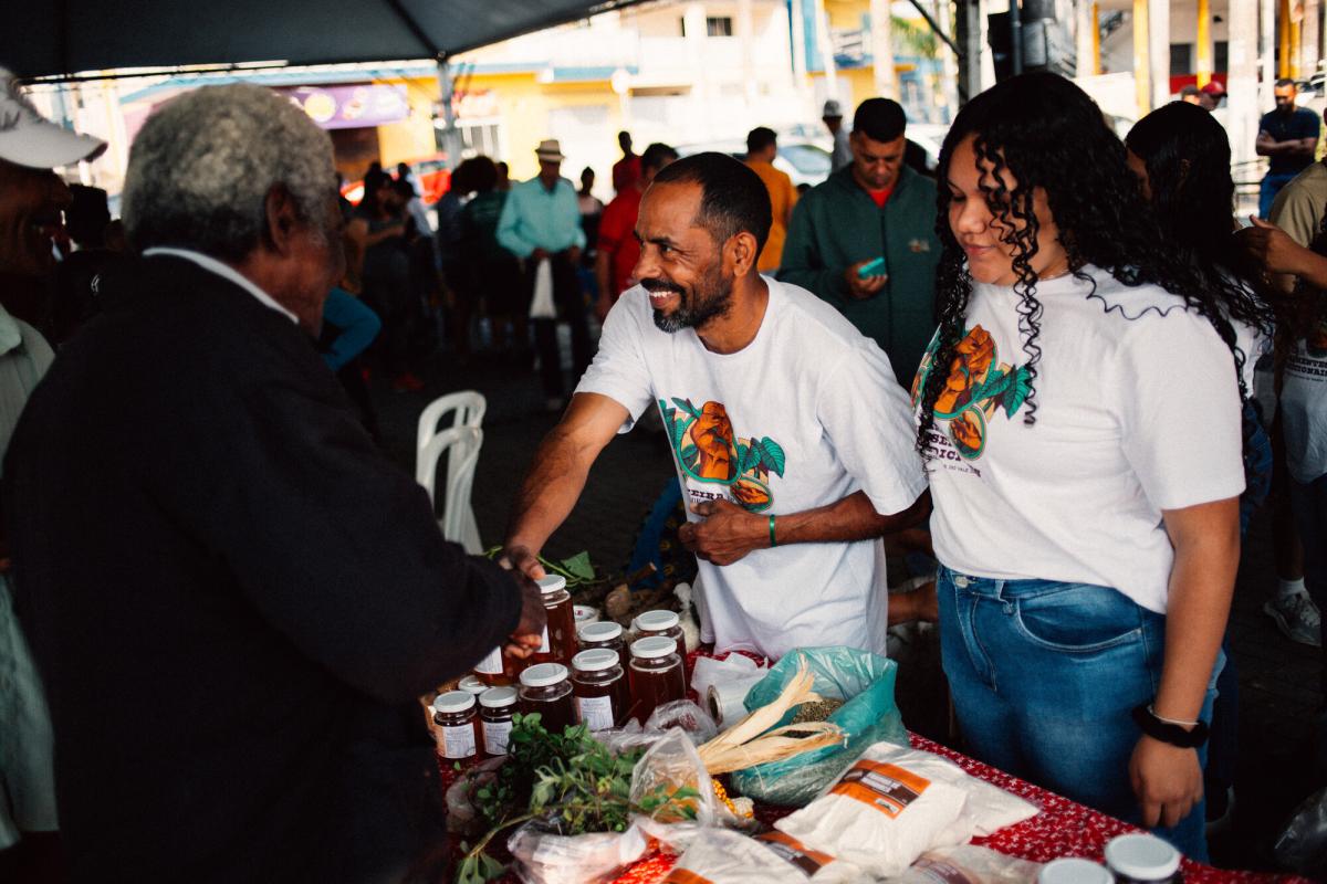 variedade de produtos da feira quilombola