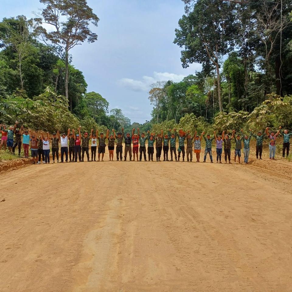 Um dia após o anúncio de declaração, indígenas Borari fazem vigília para proteger seu território