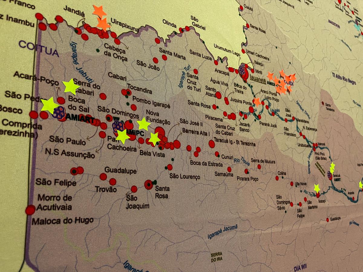 Mapa mostra marcações de mulheres indígenas da localização de suas associações e comunidades de origem