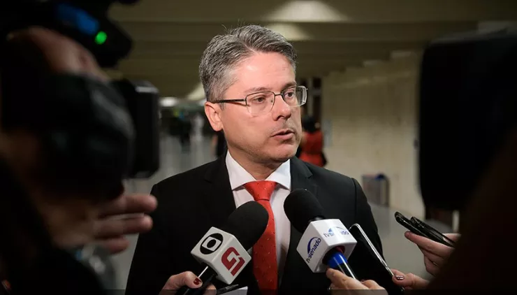 senador alessandro vieira