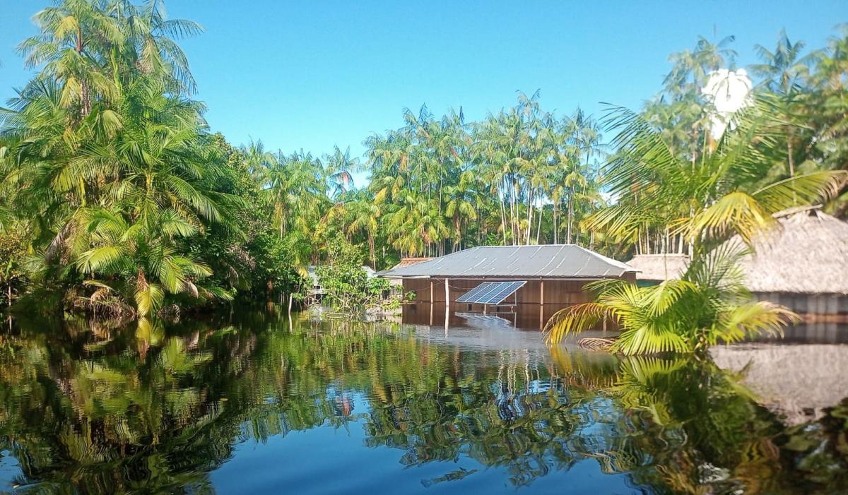 Casa do AIMA Valêncio da Silva, em Urumutum-Lago. Imagem da casa tomada pela água