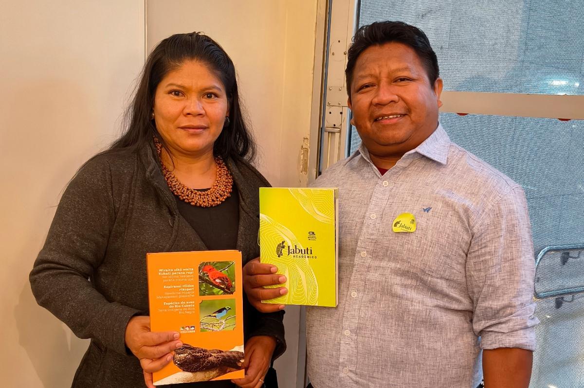 Gracilene Florentino Bittencourt, tradutora da obra para o Nhengatu e Dzoodzo Baniwa, um dos autores