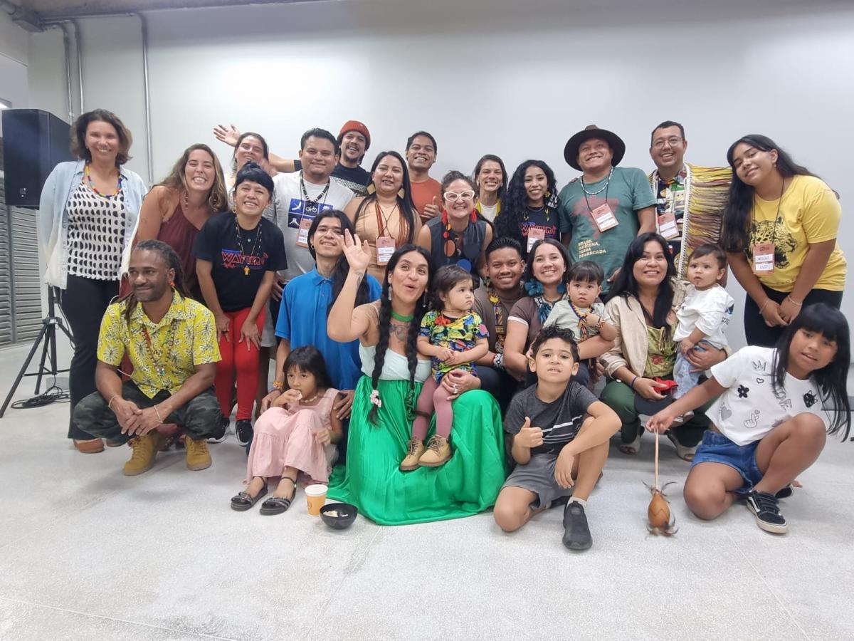 Equipe da Rádio dos Povos em foto de inauguração