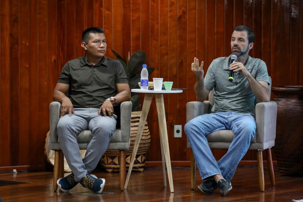 Hélio Gessem Tukano, diretor da Foirn, ao lado do procurador do MPF do Amazonas Fernando Beloto