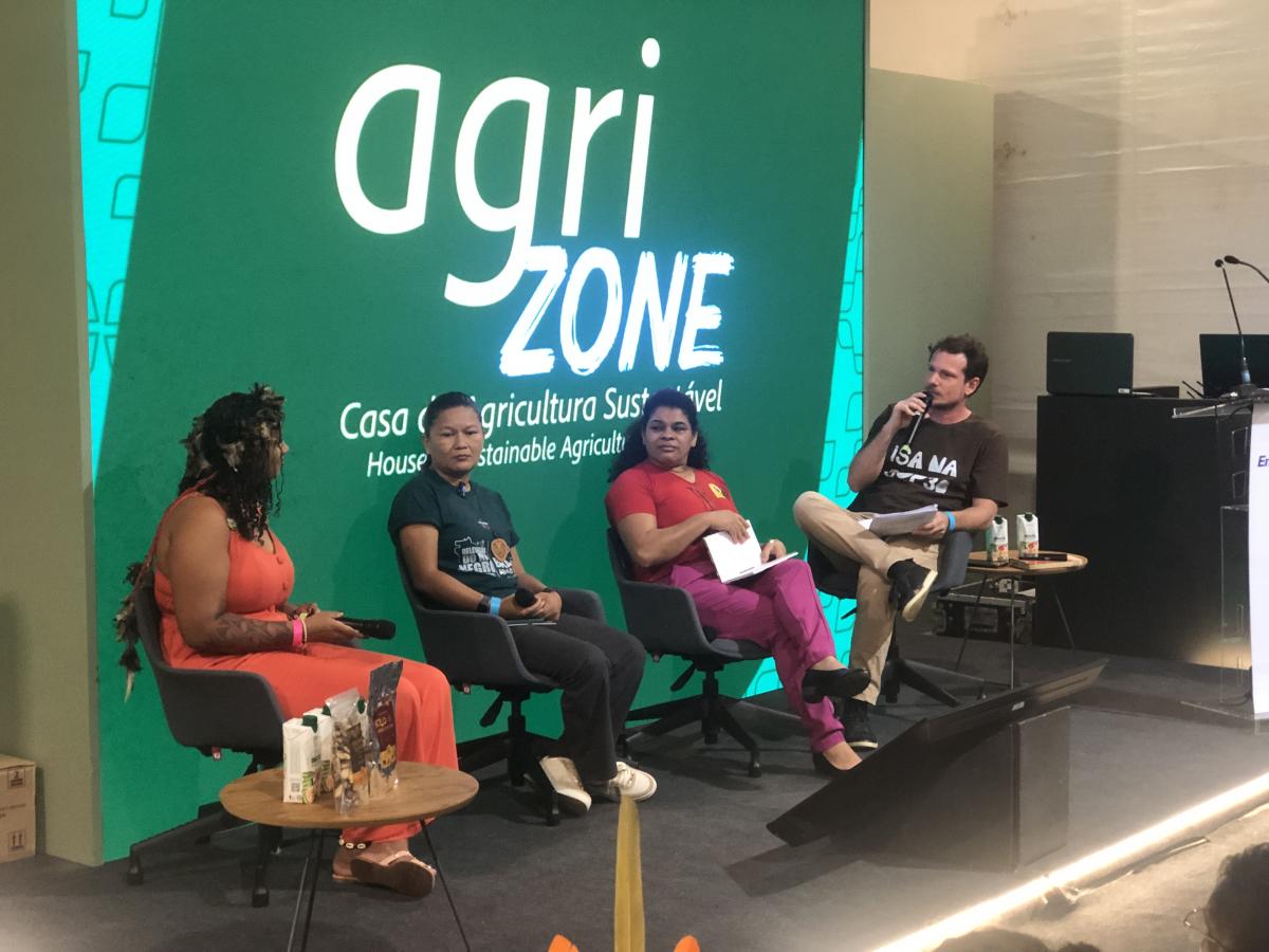 Primeiro momento do diálogo contou com a participação das lideranças femininas Nilce dos Santos, Liliane Santos e Hildete Araújo, povo Tariana 