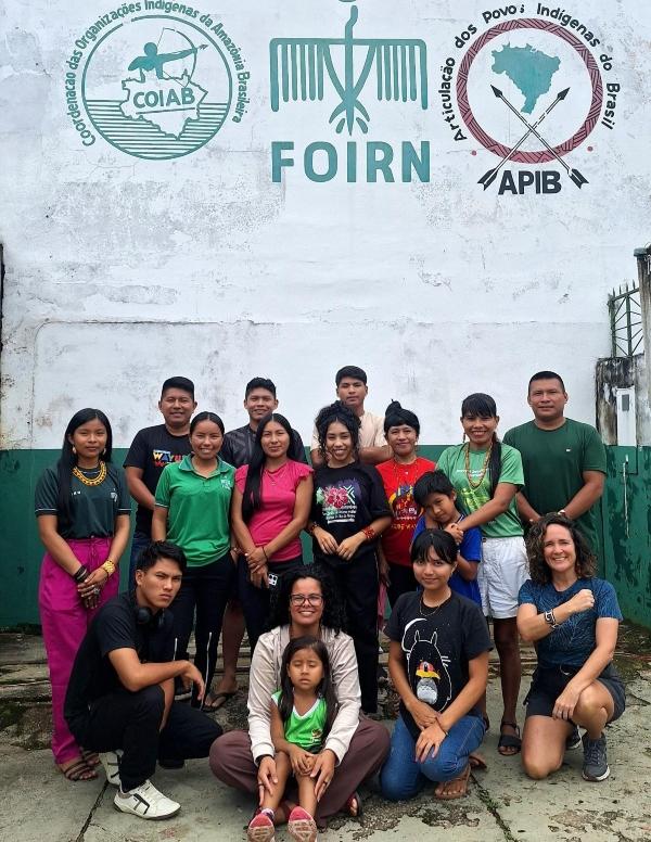 Legenda: Grupo de jovens durante encontro para elaboração da carta em São Gabriel da Cachoeira