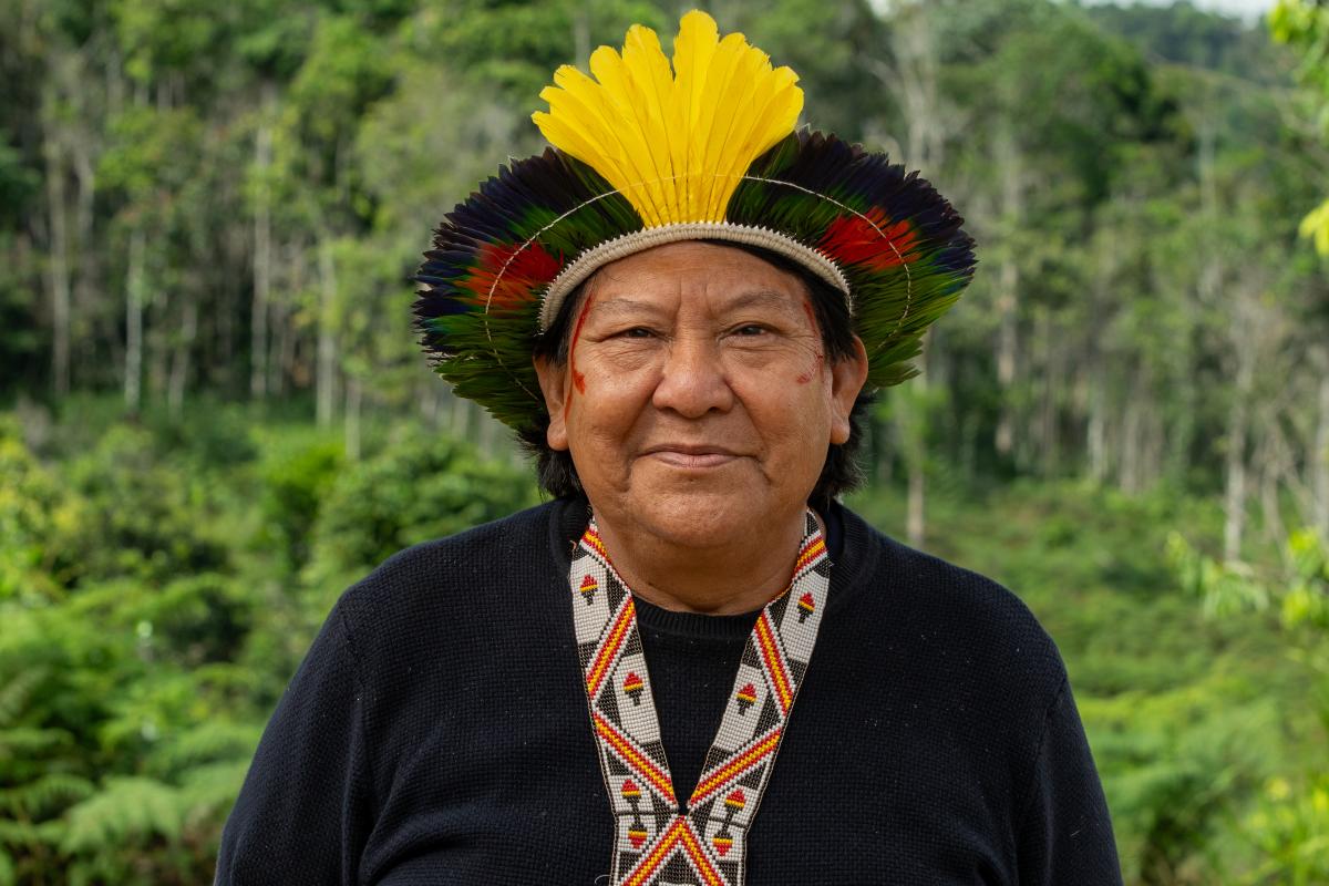 Foto mostra o xamã Davi Kopenawa