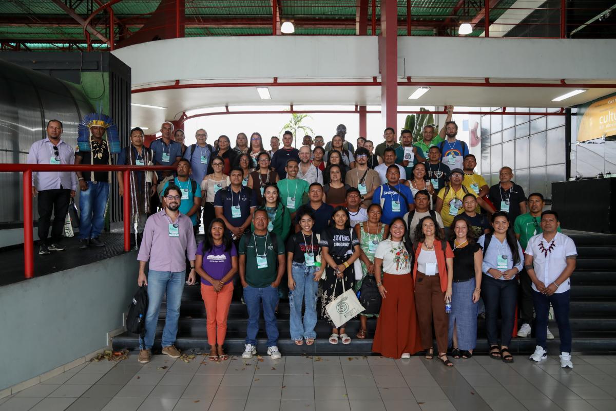 Imagem mostra participantes do I Fórum Socioambiental de Políticas Climáticas no Amazonas, que reuniu mais de 80 pessoas no Centro Cultural dos Povos da Amazônia, em Manaus