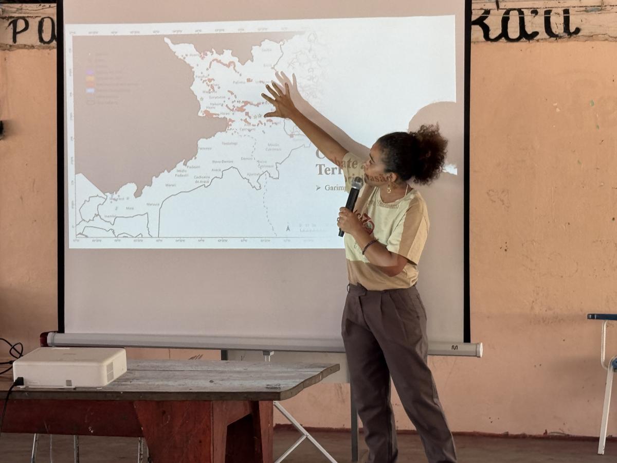 Lídia Montanha apresenta sobre a Terra Indígena Yanomami 